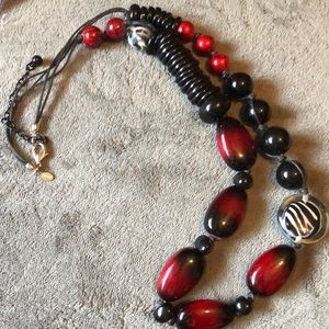 Chicos large beaded necklace with acrylic beads in red and black
